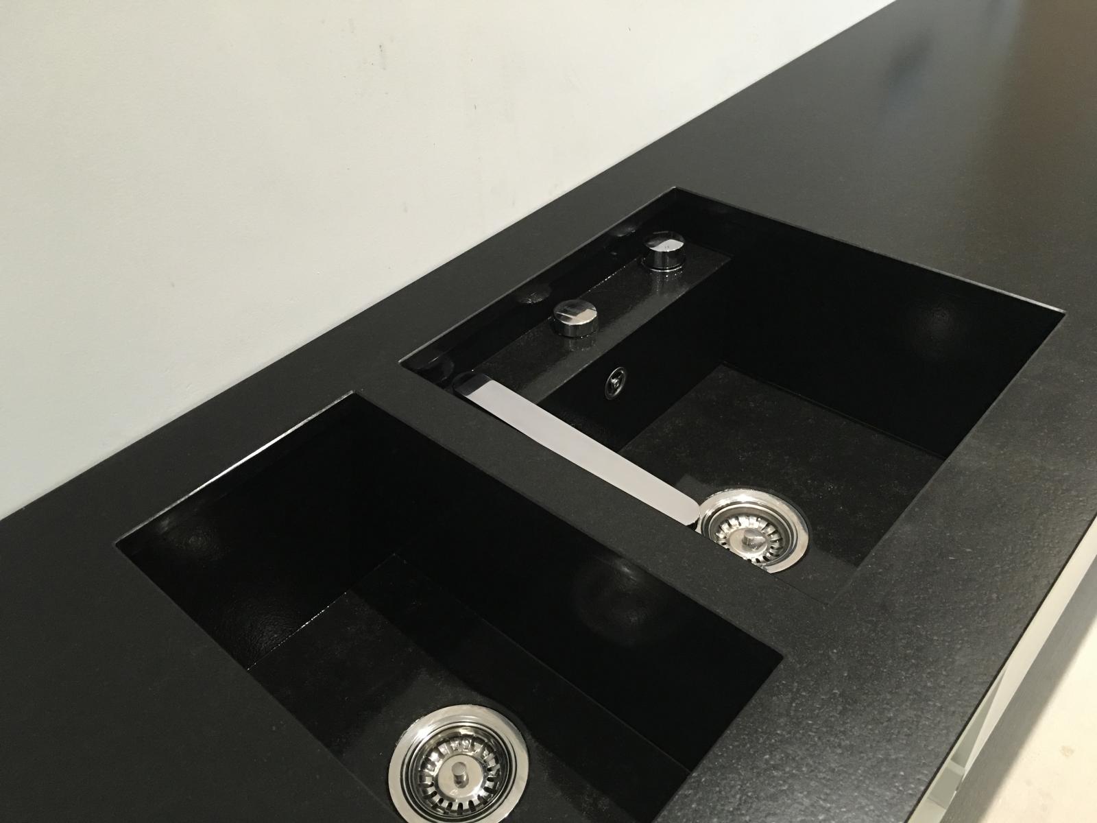 Natursteinbecken Nero Assoluto